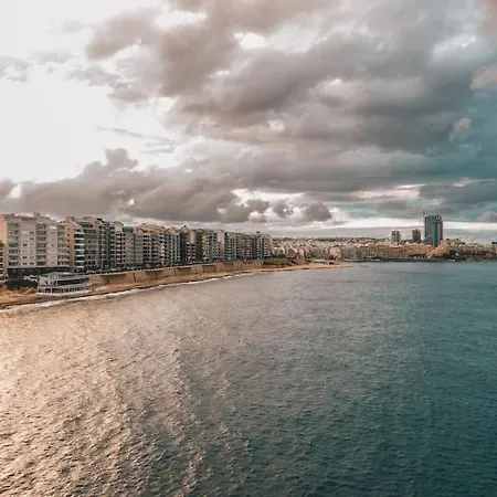 Spacious 3br With Private Terrace In By 360 Estates *