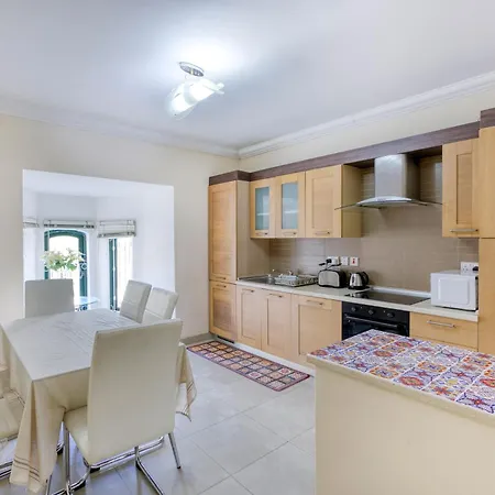 Spacious 3br With Private Terrace In By 360 Estates