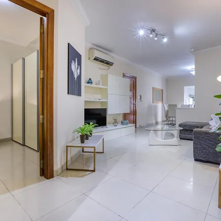 Spacious 3br With Private Terrace In By 360 Estates *